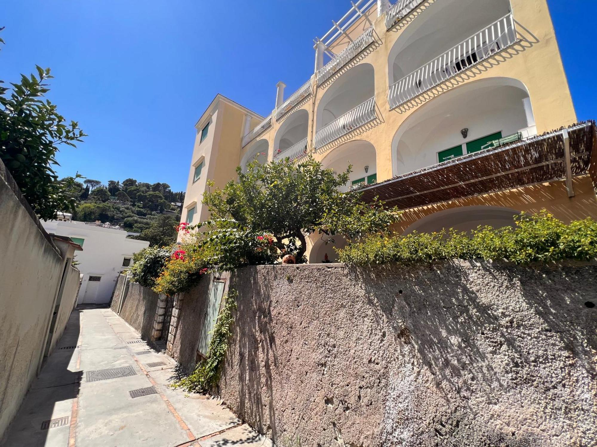 Suite Apartment Capri Con Jacuzzi In Piazzetta Εξωτερικό φωτογραφία