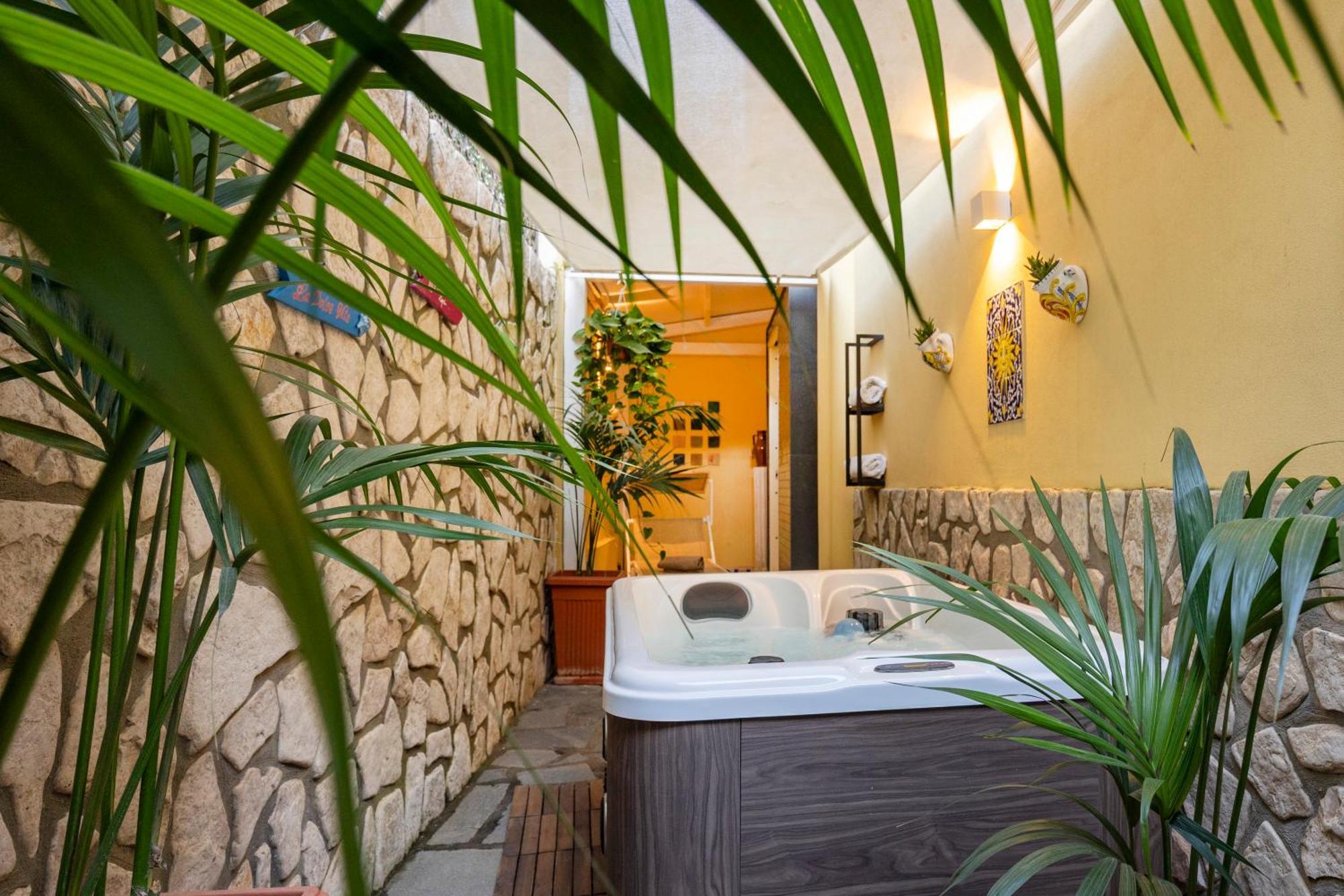 Suite Apartment Capri Con Jacuzzi In Piazzetta Εξωτερικό φωτογραφία